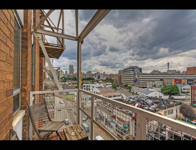1 BEDROOM APARTMENT FOR SALE IN MABONENG